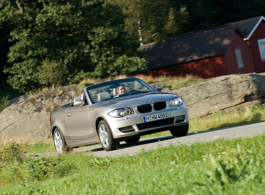  BMW 1-Series Convertible 2011 года  (фото 30 из 69)